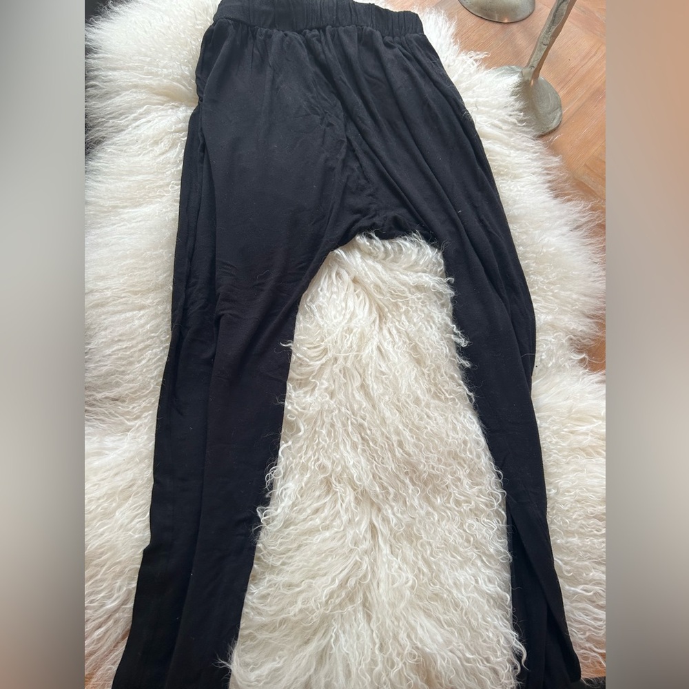 GC Aerie women’s blacked out casual joggers in SZ Small!